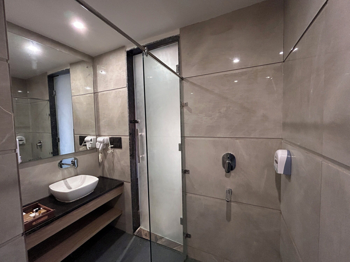 Bathroom 4, Grand Luxotica By DLS Hotels , Dehradun