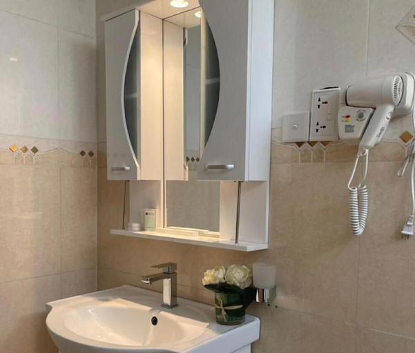 Bathroom 3, Airport West Hotel Accra, Accra