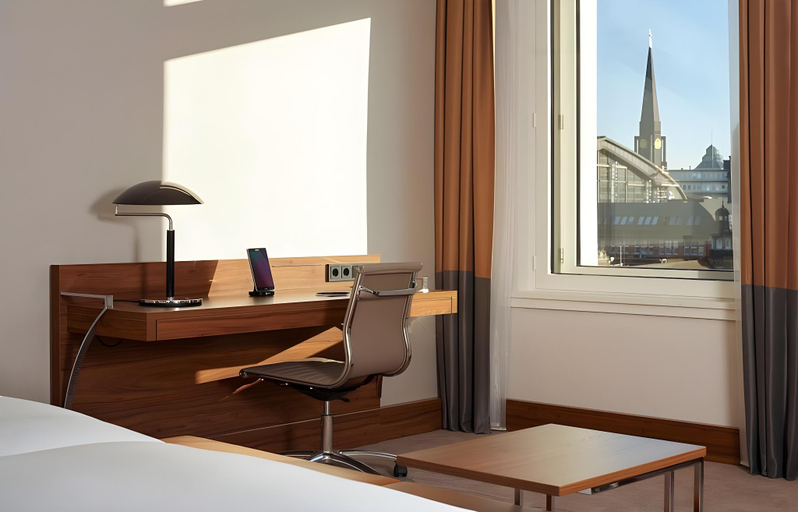 Bedroom 2, Reichshof Hotel Hamburg, Hamburg