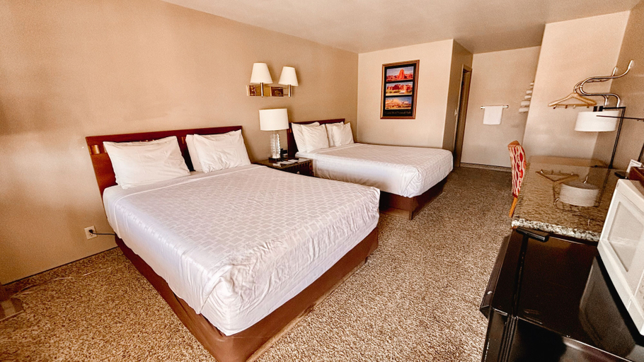 Bedroom 3, Whispering Sands Motel, Wayne
