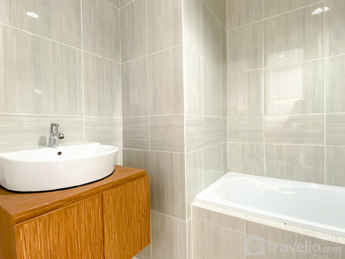 Bathroom 5, Comfort Stay Studio at Vasanta Innopark Apartment By Travelio, Cikarang