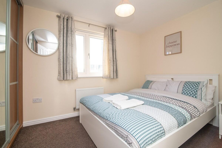Others 4, Beautiful 2-bedroom house with parking and garden, Wolverhampton