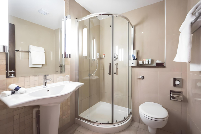 Bathroom 5, Redcastle Hotel