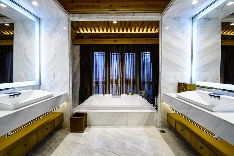 Bathroom 3, Cours Et Pavillons, Beijing