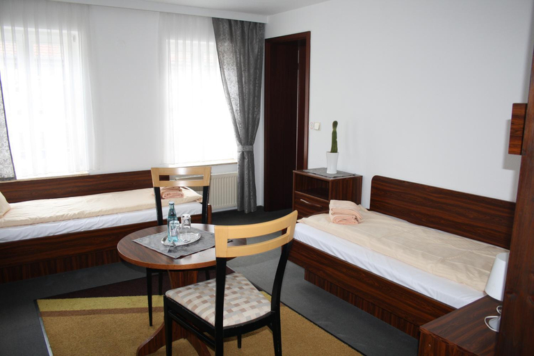 Bedroom 3, Hotel & Restaurant Aragwi, Altmarkkreis Salzwedel