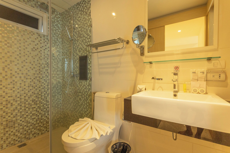 Bathroom, Sea View Beach Dinning Beach Front c115, Pulau Phuket