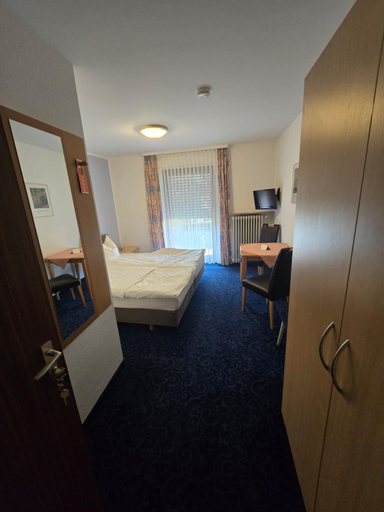 Bedroom 5, Hotel Alt Nürnberg, Mannheim