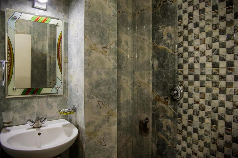 Bathroom 4, Hotel Golden Sky, Lucknow