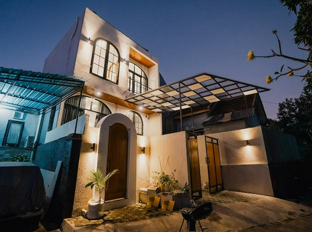 Exterior & Views