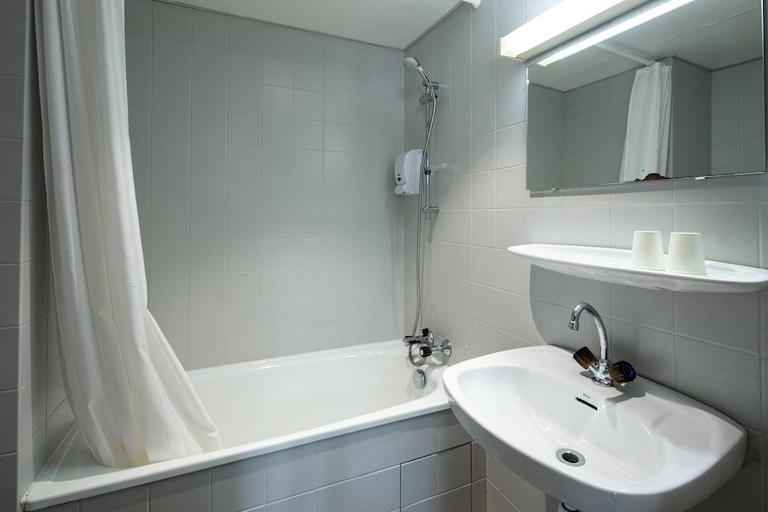 Bathroom 4, Hotel Helianthe, Hautes-Pyrénées