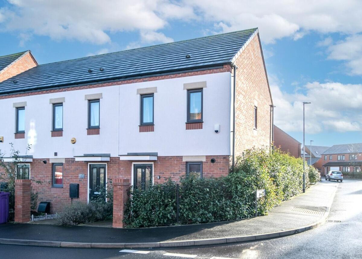 Others 5, Beautiful 2-bedroom house with parking and garden, Wolverhampton