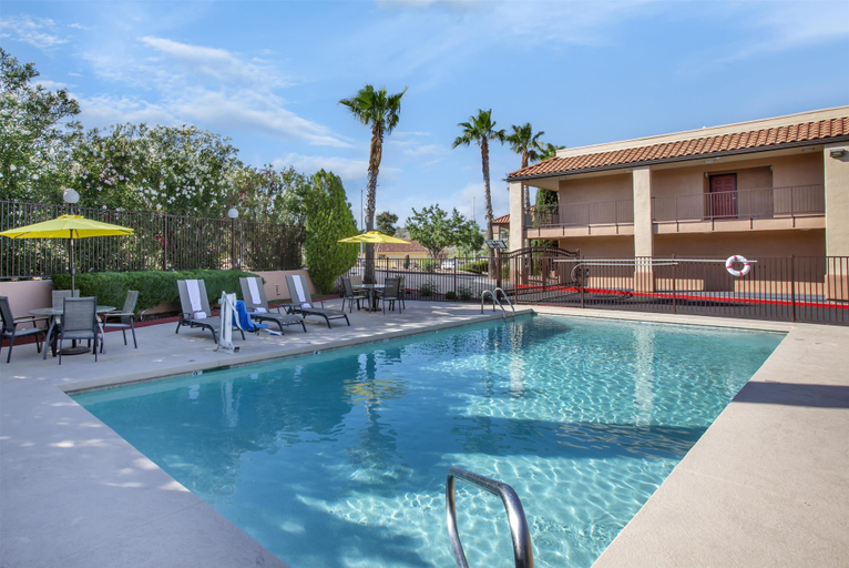 Sport & Beauty 2, Best Western Copper Hills Inn, Gila