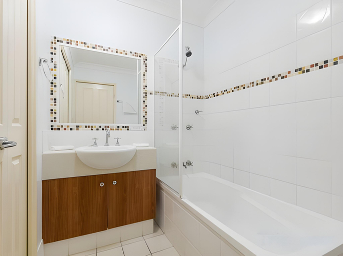 Bathroom, Beaches on Wave Street, Gold Coast
