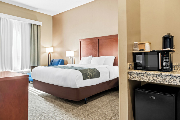 Bedroom 3, Heartland Inn and Suites, Platte