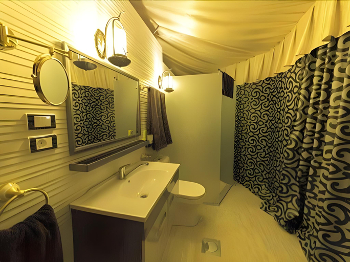 Bathroom 5, Memories Aicha Luxury Camp, Aqaba