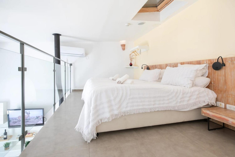 Bedroom 2, Sitar Ramon