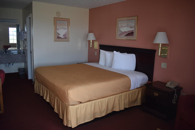 Bedroom 2, Royal Inn, Washington