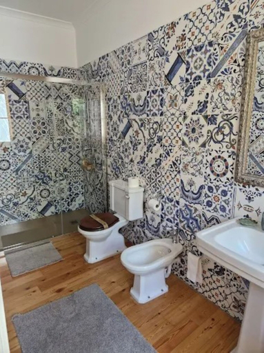Bathroom 4, Quintal do Grémio, Torre de Moncorvo