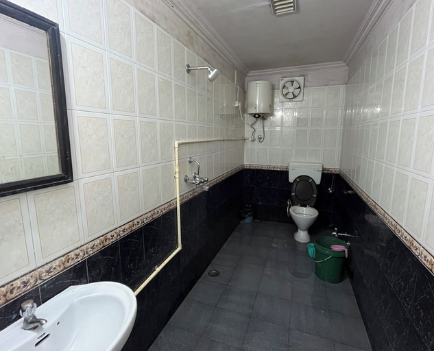 Bathroom 3, Vishwa Deva Homestay, Varanasi