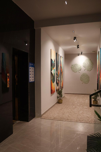 Public Area 2, labels hotel, Nagpur