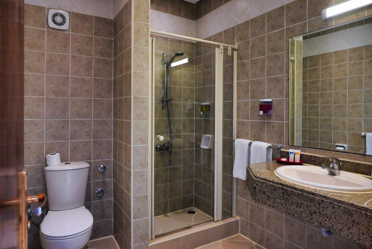 Bathroom 5, New Eagles Downtown Zahabia Resort & Aqua Park, Al-Ghurdaqah