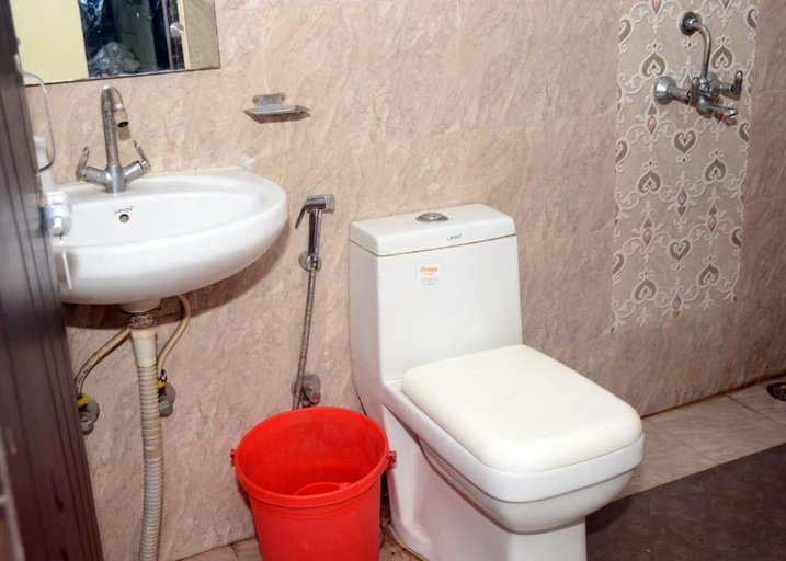 Bathroom 3, Hotel Raas Ramayana, Lucknow