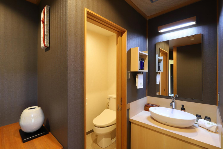 Bathroom 4, Kaigaku Onsen Resort Shirahama, Shirahama