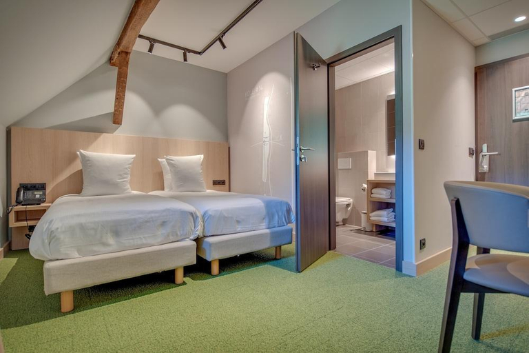 Bedroom 2, Hotel & Restaurant Five Nations, Namur