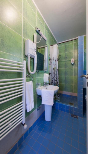 Bathroom 5, Hotel Hayat, Sarajevo