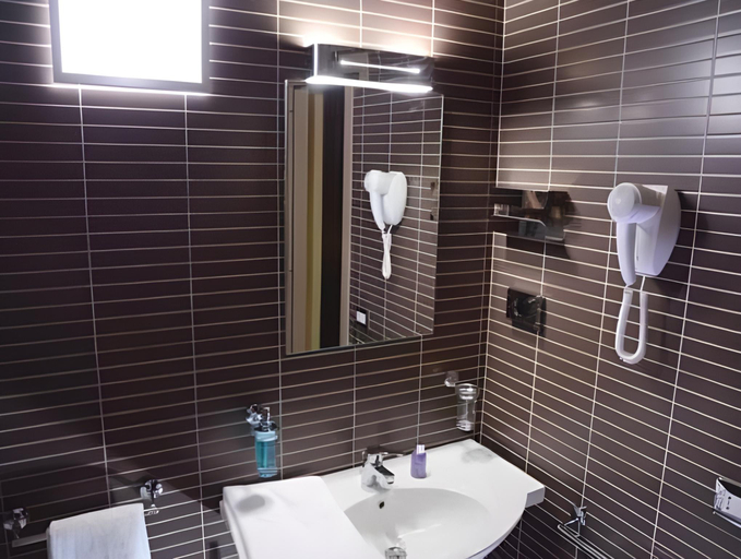 Bathroom 3, Melqart Hotel, Agrigento