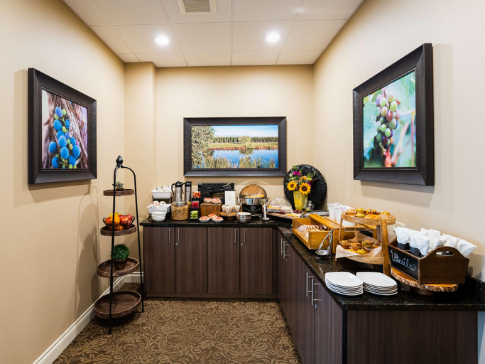 Food & Drinks 5, Hotel Maison Yakima Tapestry Collection by Hilton, Yakima