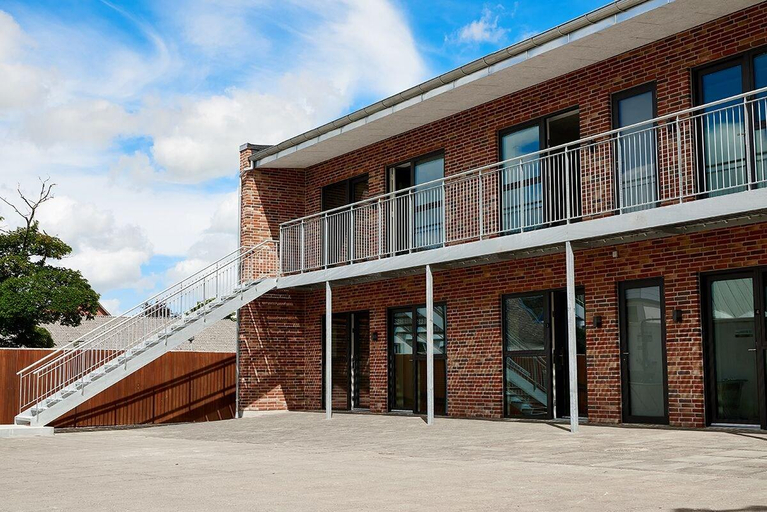 Exterior & Views