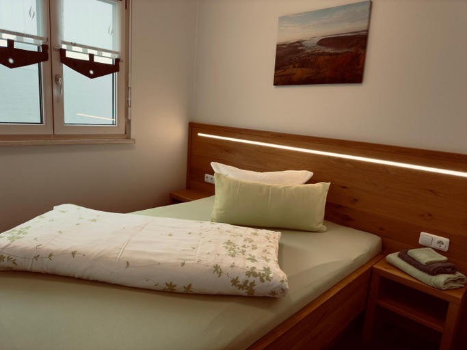 Bedroom 4, Die Triniushutte "Thuringens schonste Aussicht", Sonneberg
