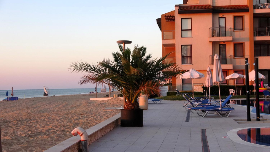 Exterior & Views 1, Seafront Apartment im Obzor Beach Resort, Byala