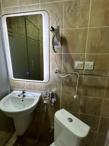 Bathroom 3, Kan's Krib, Tema