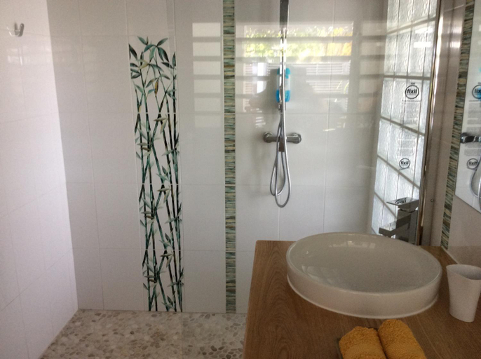 Bathroom 4, Villa Acajou, Saint-François