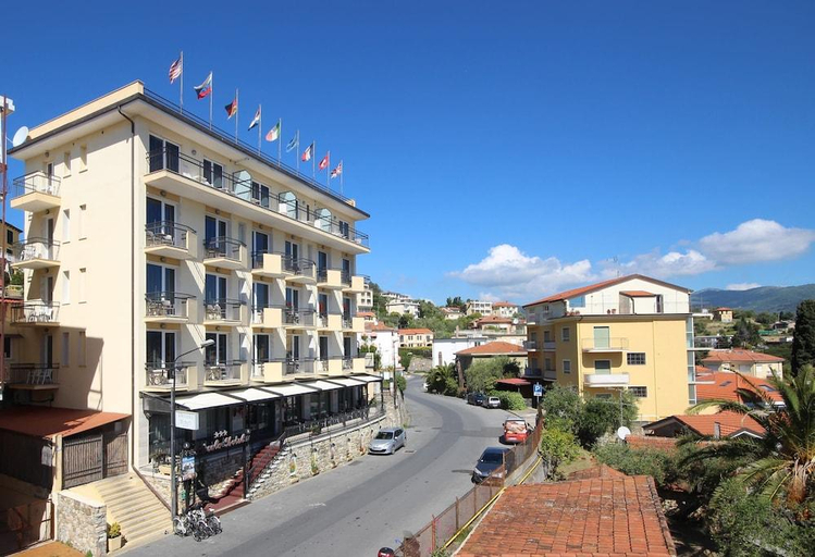 Exterior & Views 2, Piccolo, Imperia