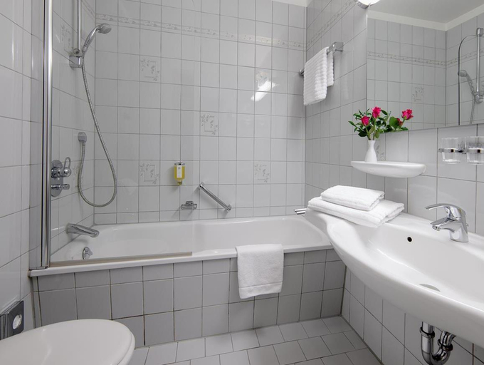 Bathroom 4, Best Western Hotel Hamburg International, Hamburg