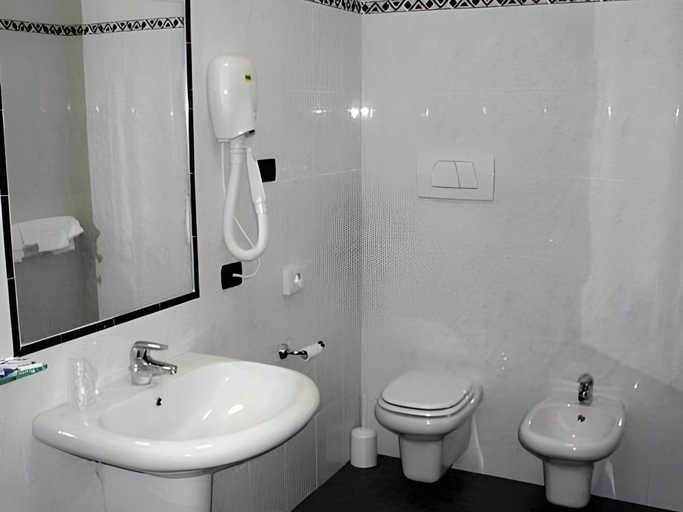 Bathroom 3, Albergo Villa Eva, Verona