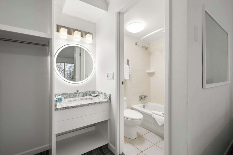 Bathroom 4, SureStay Hotel by Best Western Rossland Red Mountain, Kootenay Boundary