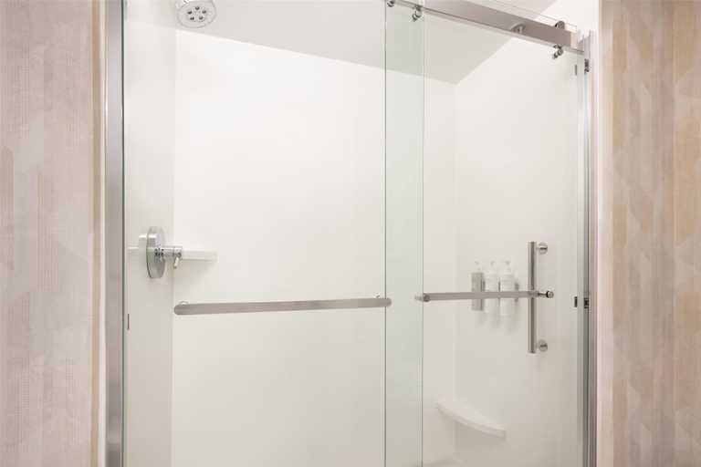 Bathroom 4, Hampton Inn & Suites Jekyll Island, Glynn