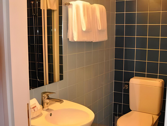 Bathroom 3, Hotel Cereda, Bellinzona
