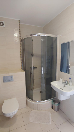 Others 4, Hotel E7, Radom