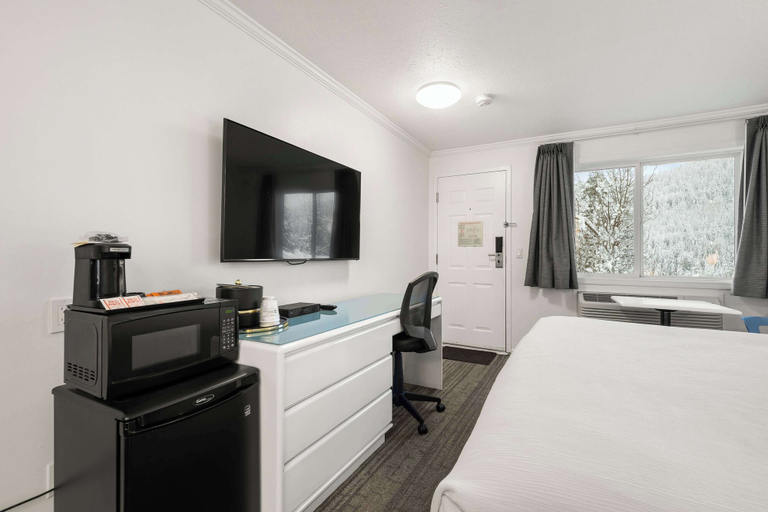 Bedroom 3, SureStay Hotel by Best Western Rossland Red Mountain, Kootenay Boundary