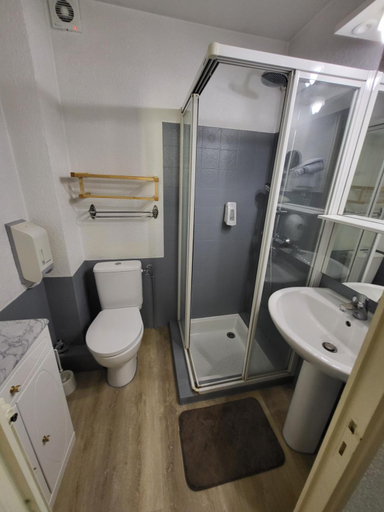 Bathroom 4, GA Location, Saône-et-Loire
