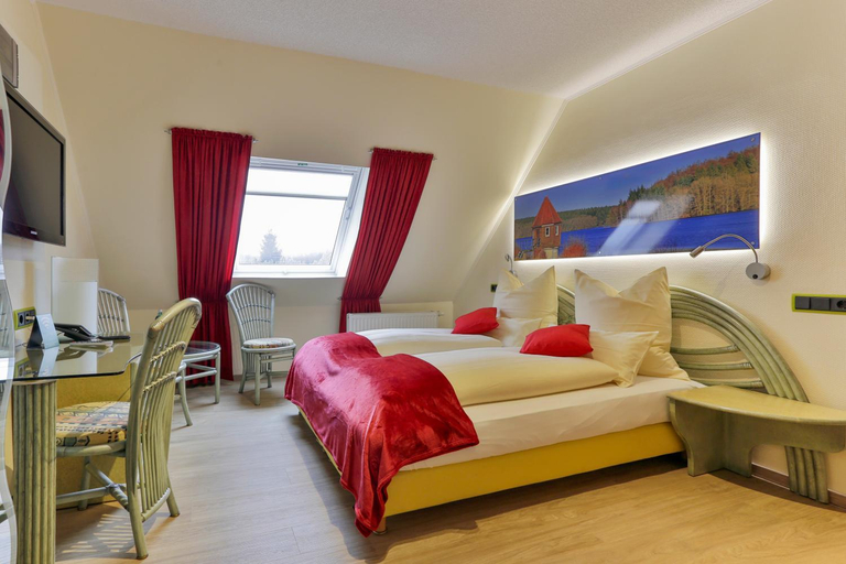 Bedroom 2, Landgasthof Tonnes, Oberbergischer Kreis