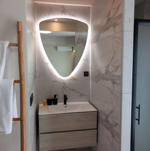 Bathroom 4, Tolo, Peloponnese