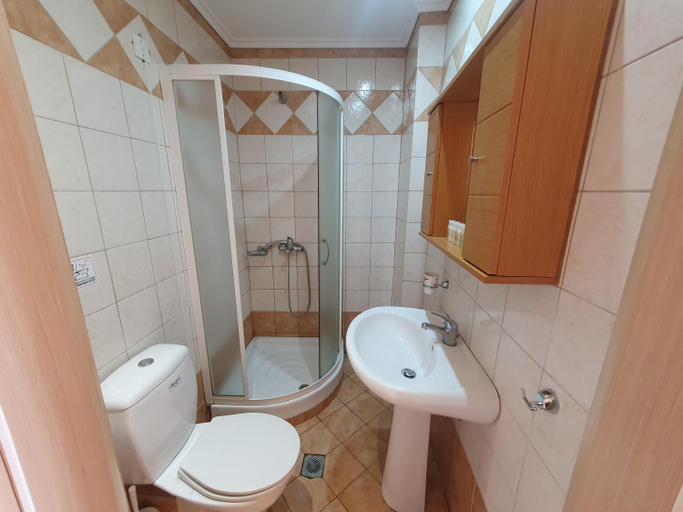 Bathroom 2, SeaView studios, East Macedonia and Thrace