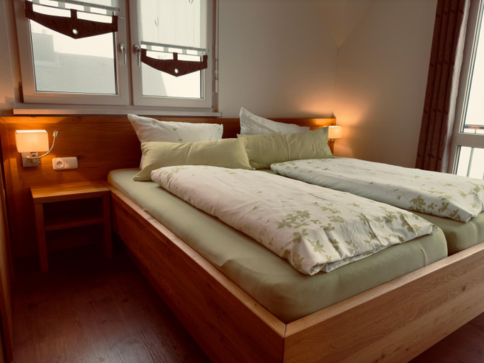 Bedroom 3, Die Triniushutte "Thuringens schonste Aussicht", Sonneberg