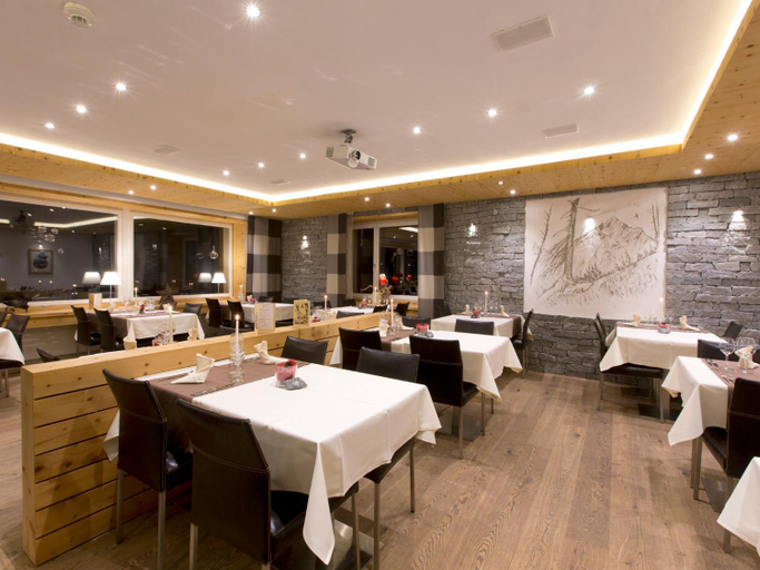 Food & Drinks 4, Hotel Crusch Alba Zernez, Inn